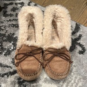 UGGS slippers